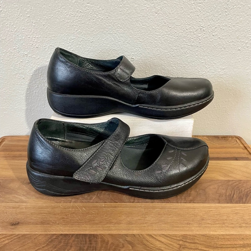 Danilo Leather Leaf Embroidered Mary Jane Shoes Black Hook Loop Comfort Casual